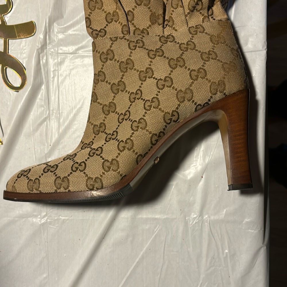 Brand New women Gucci boots size 39 comes without original box
